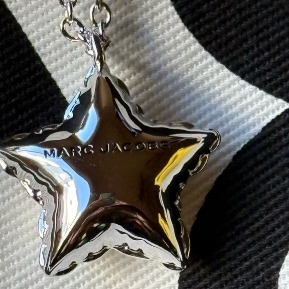 ⭐️ MARC JACOBS BALLOON STAR NECKLACE ⭐️ NWT ⭐️ - Picture 5 of 16